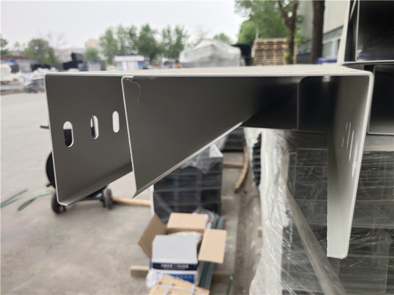 托盤式電纜橋架生產(chǎn)長度一般是多長