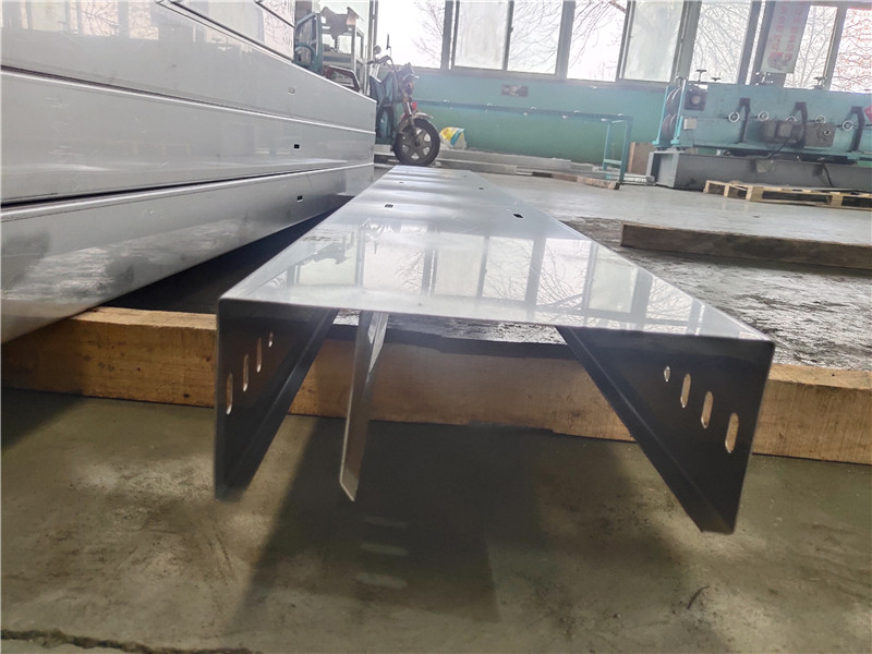 鍍鋅電纜橋架的鍍鋅層會(huì)有哪些好處呢